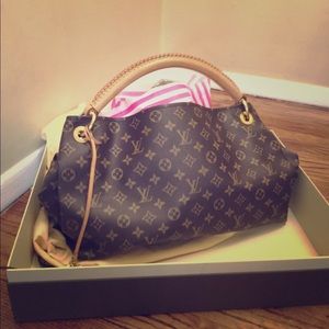 Louis Vuitton Artsy MM